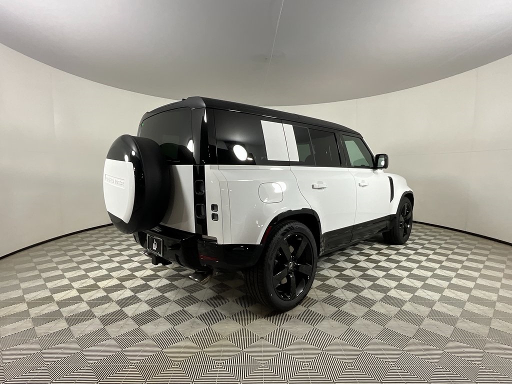 2025 Land Rover Defender 110 V8 photo 2
