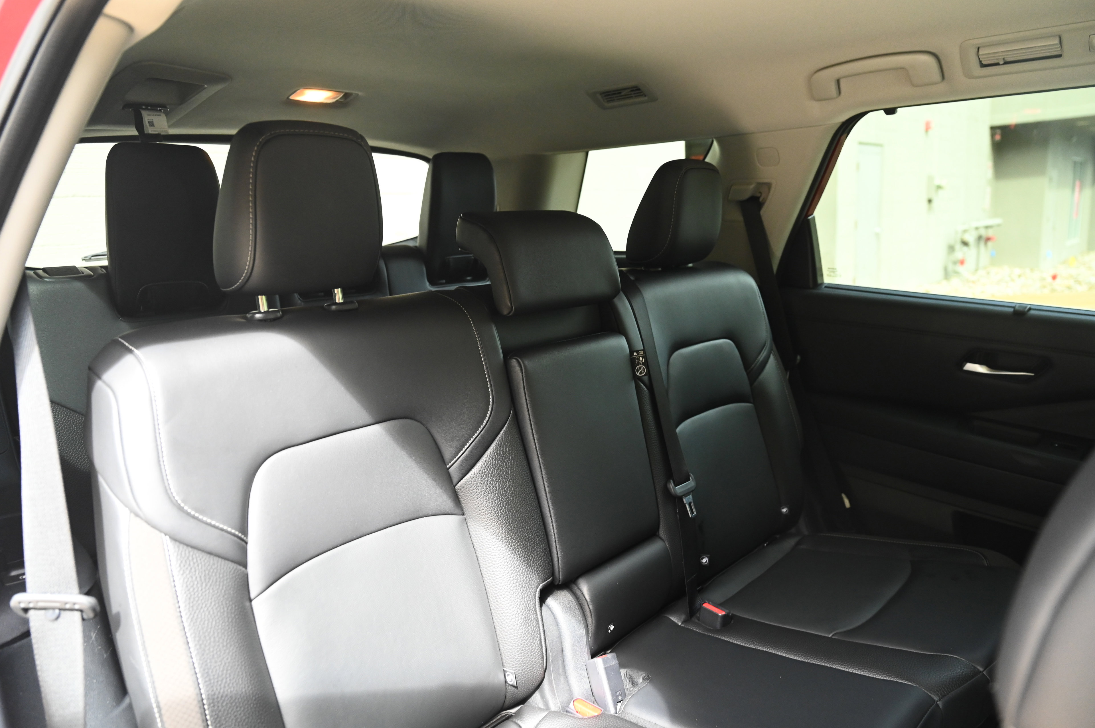 2022 Nissan Pathfinder SL photo 25