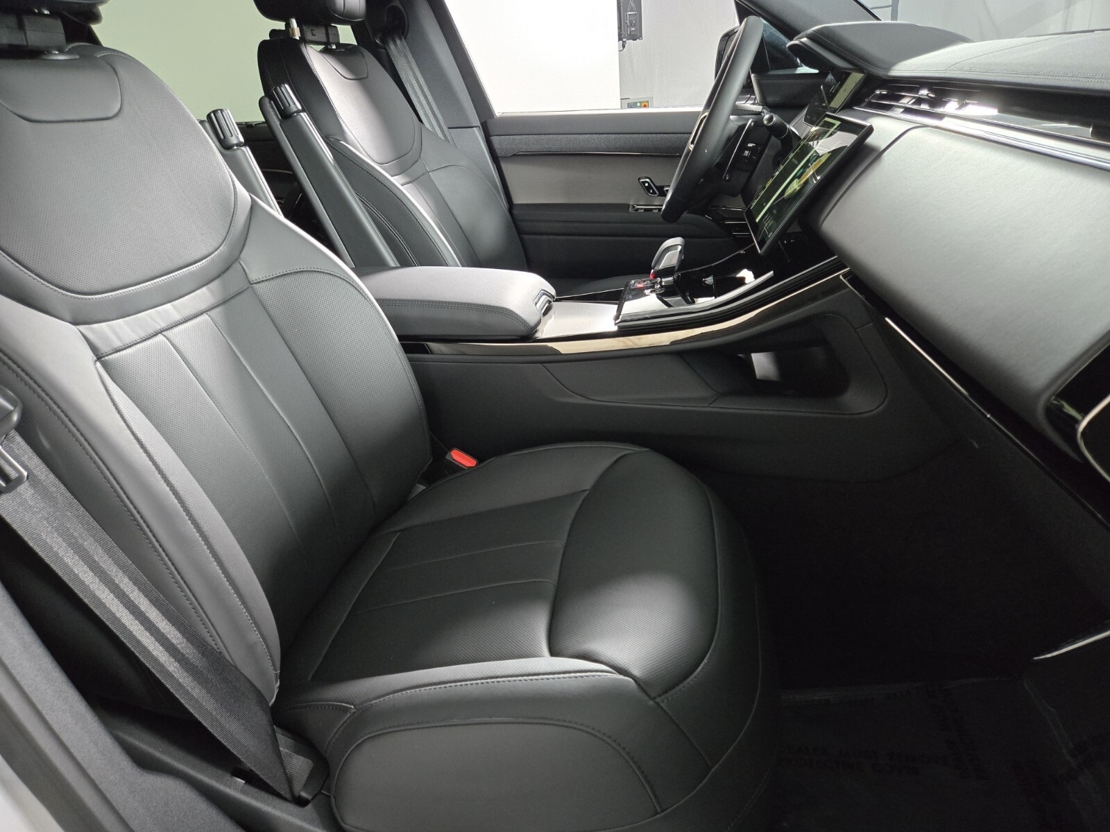 2025 Land Rover Range Rover Sport SE photo 2