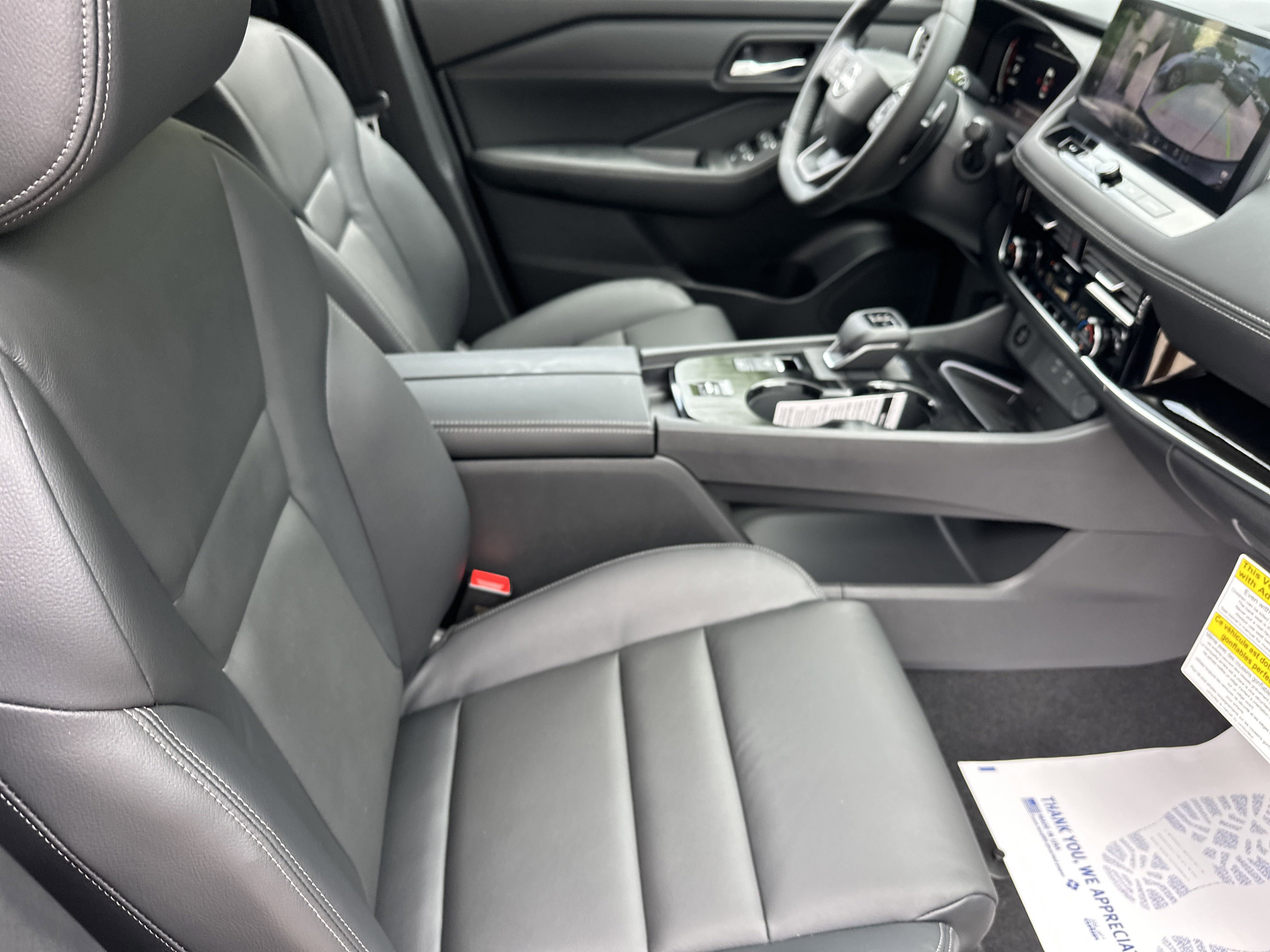 2025 Nissan Rogue SL photo 8