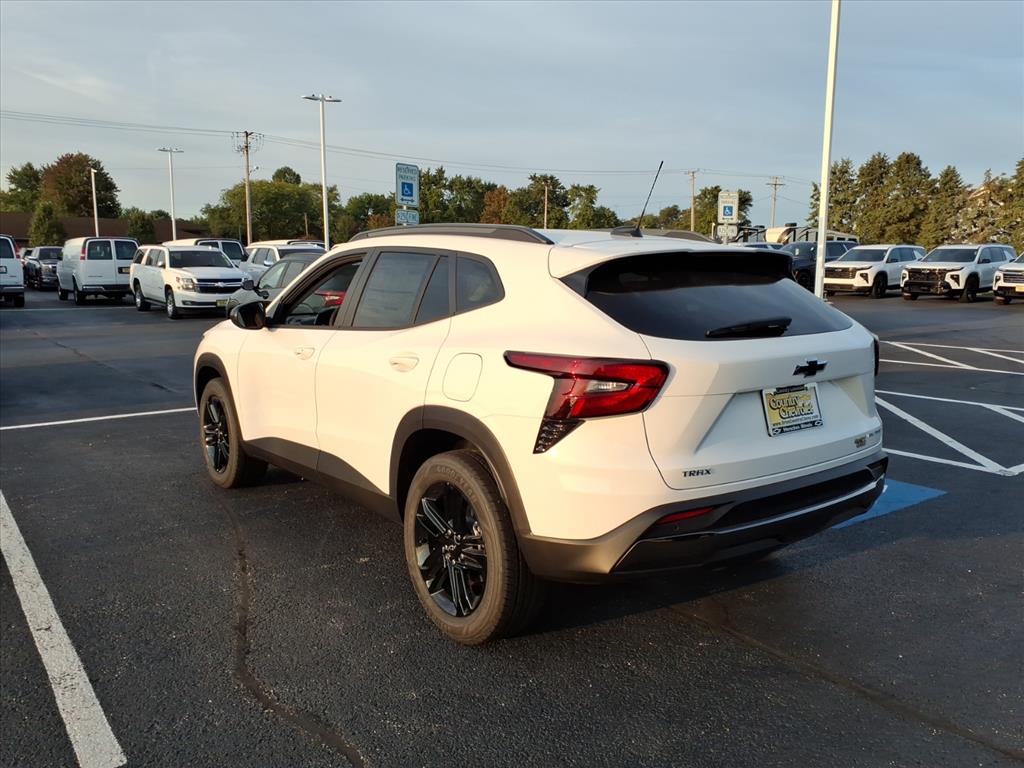 2025 Chevrolet Trax ACTIV photo 2