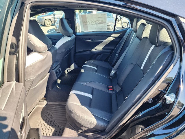 2025 Toyota Camry SE photo 7