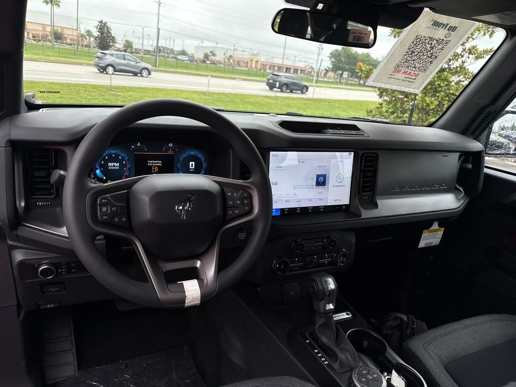 2025 Ford Bronco Base photo 5