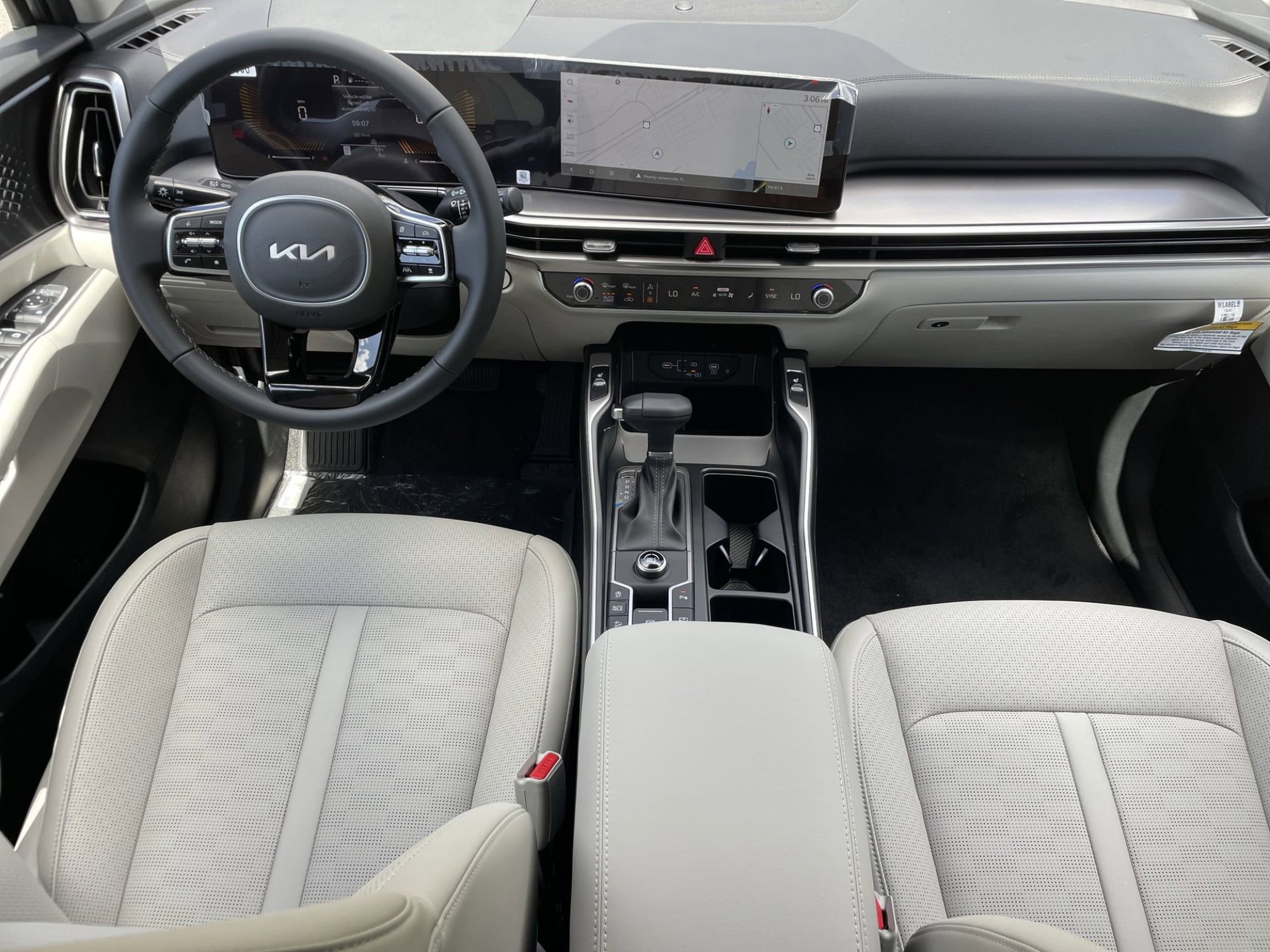 2025 Kia Sorento S photo 8