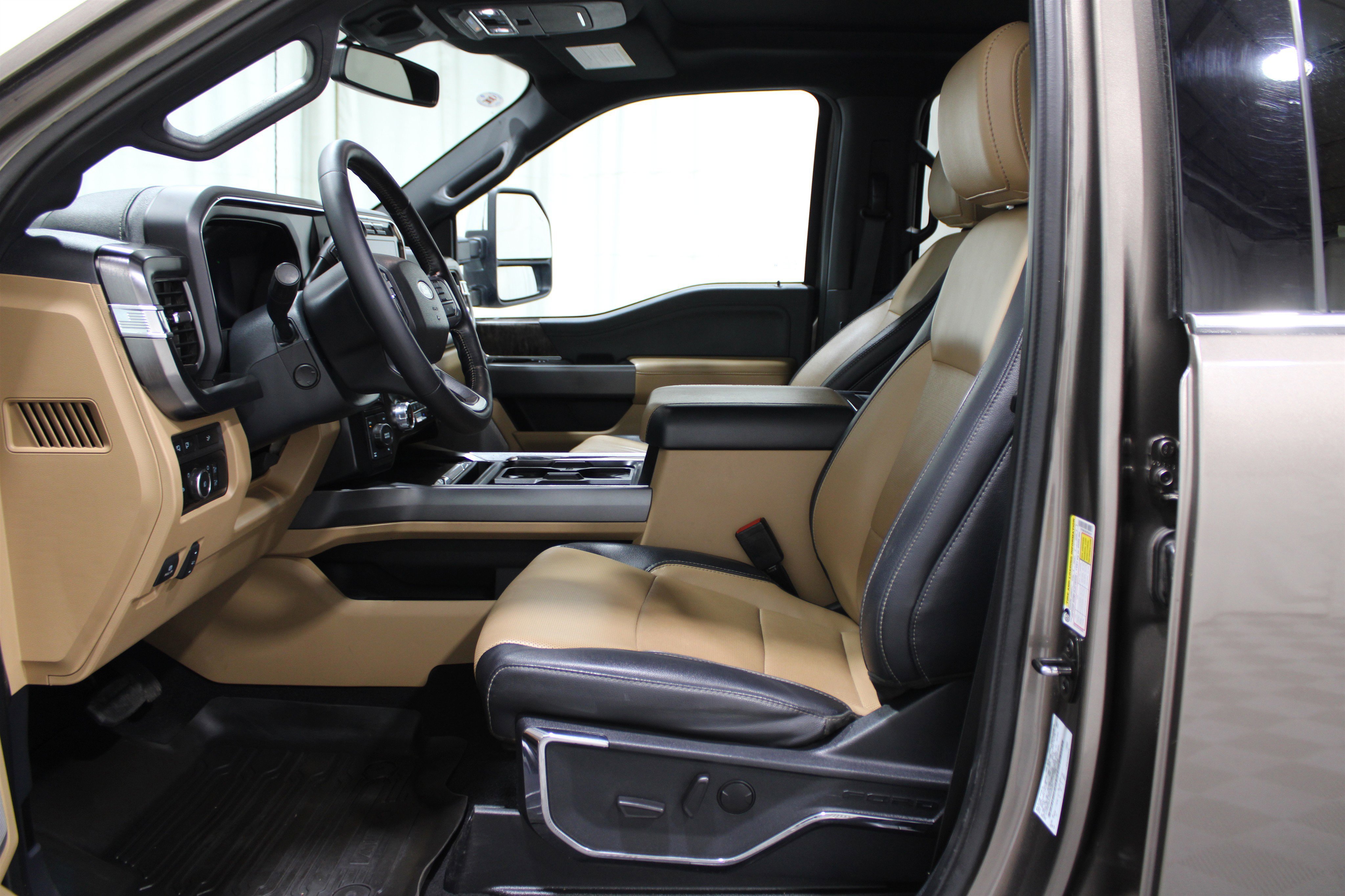 2023 Ford F-250 Lariat photo 3