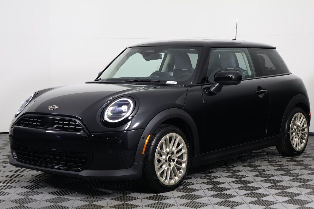 2025 MINI Hardtop 2 Door Base's photo