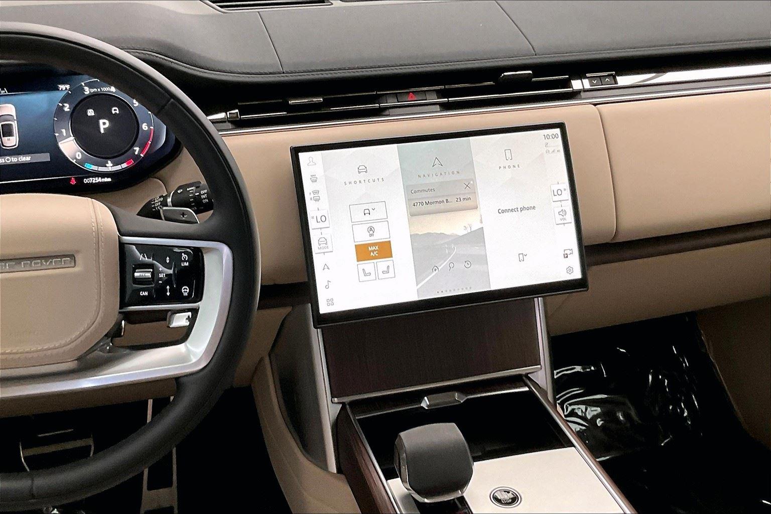 2024 Land Rover Range Rover SE photo 4