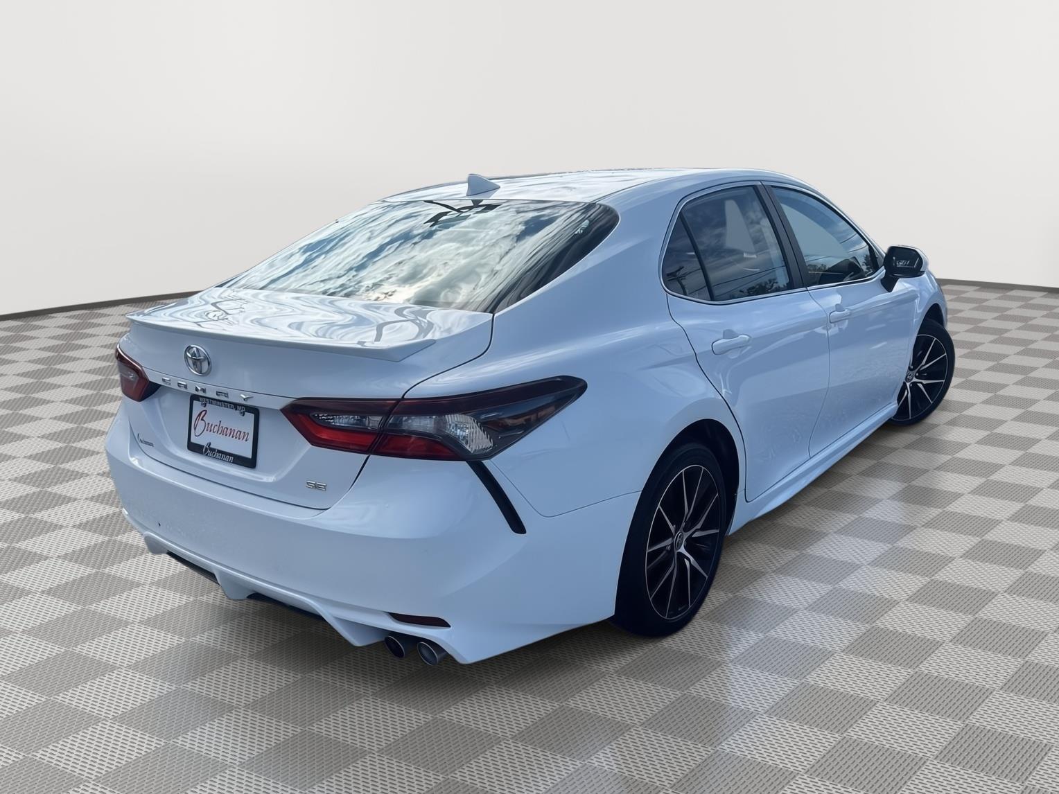 2024 Toyota Camry SE photo 2