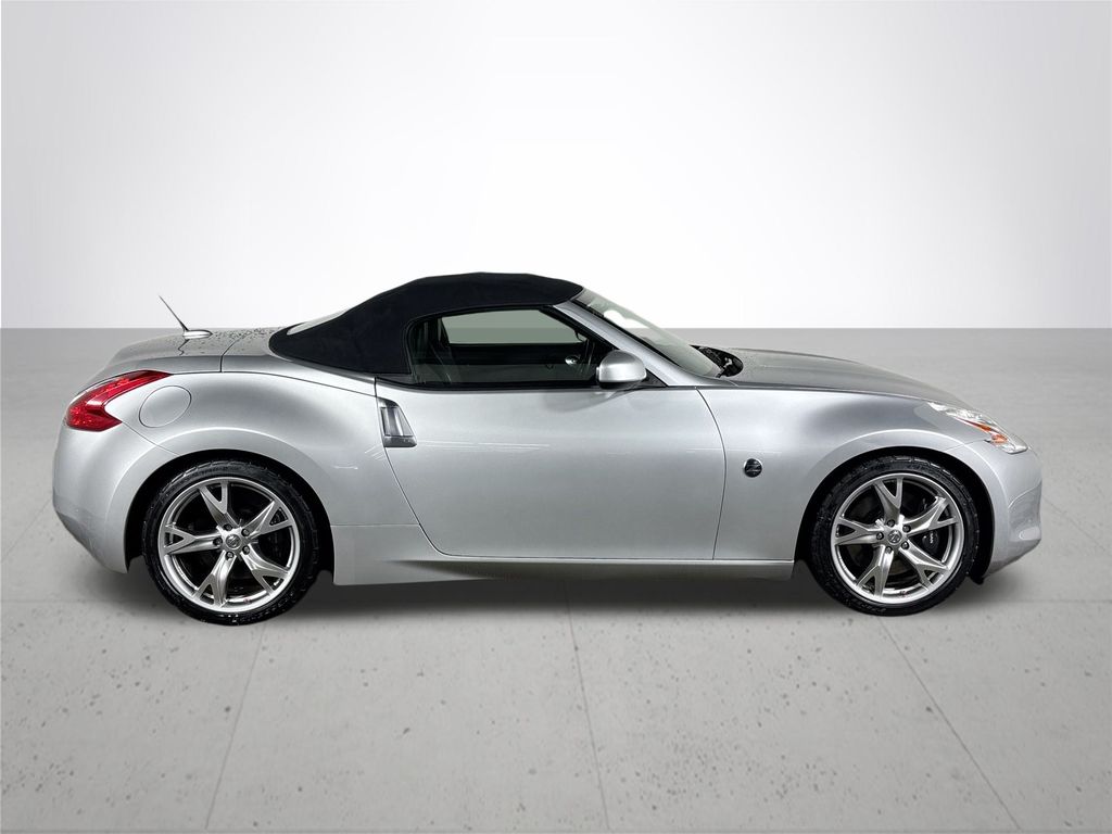 2011 Nissan 370Z Touring photo 5