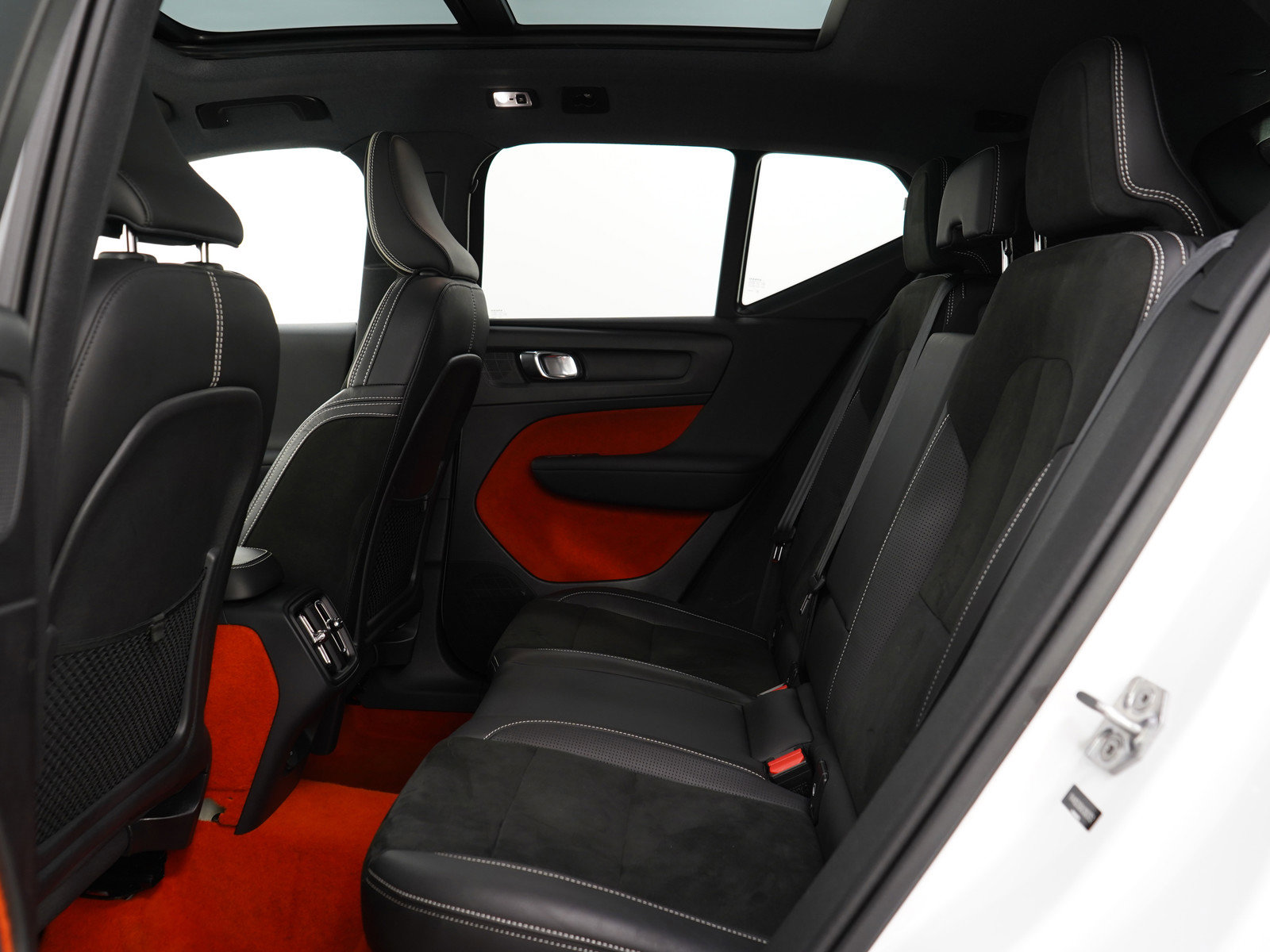2019 Volvo XC40 R-Design photo 16