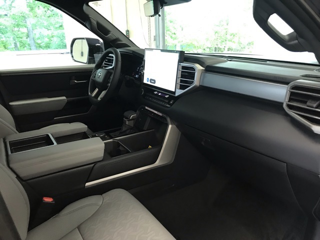 2025 Toyota Tundra Limited CrewMax photo 13