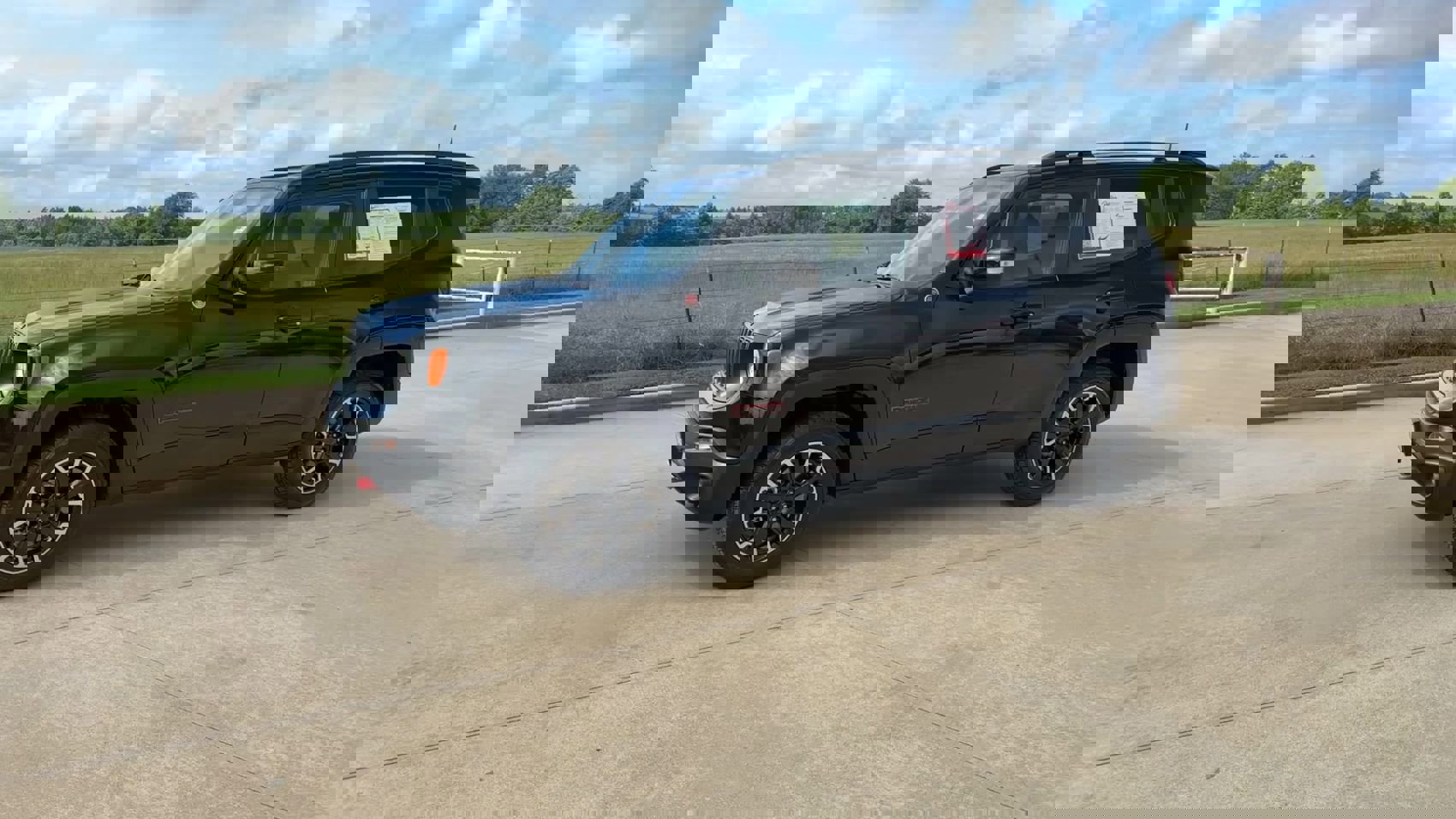2023 Jeep Renegade Trailhawk photo 4