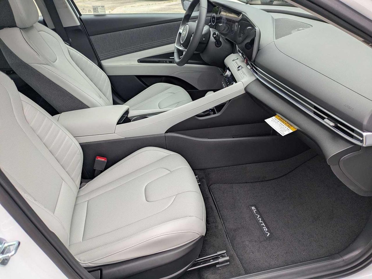 2025 Hyundai Elantra Limited photo 19