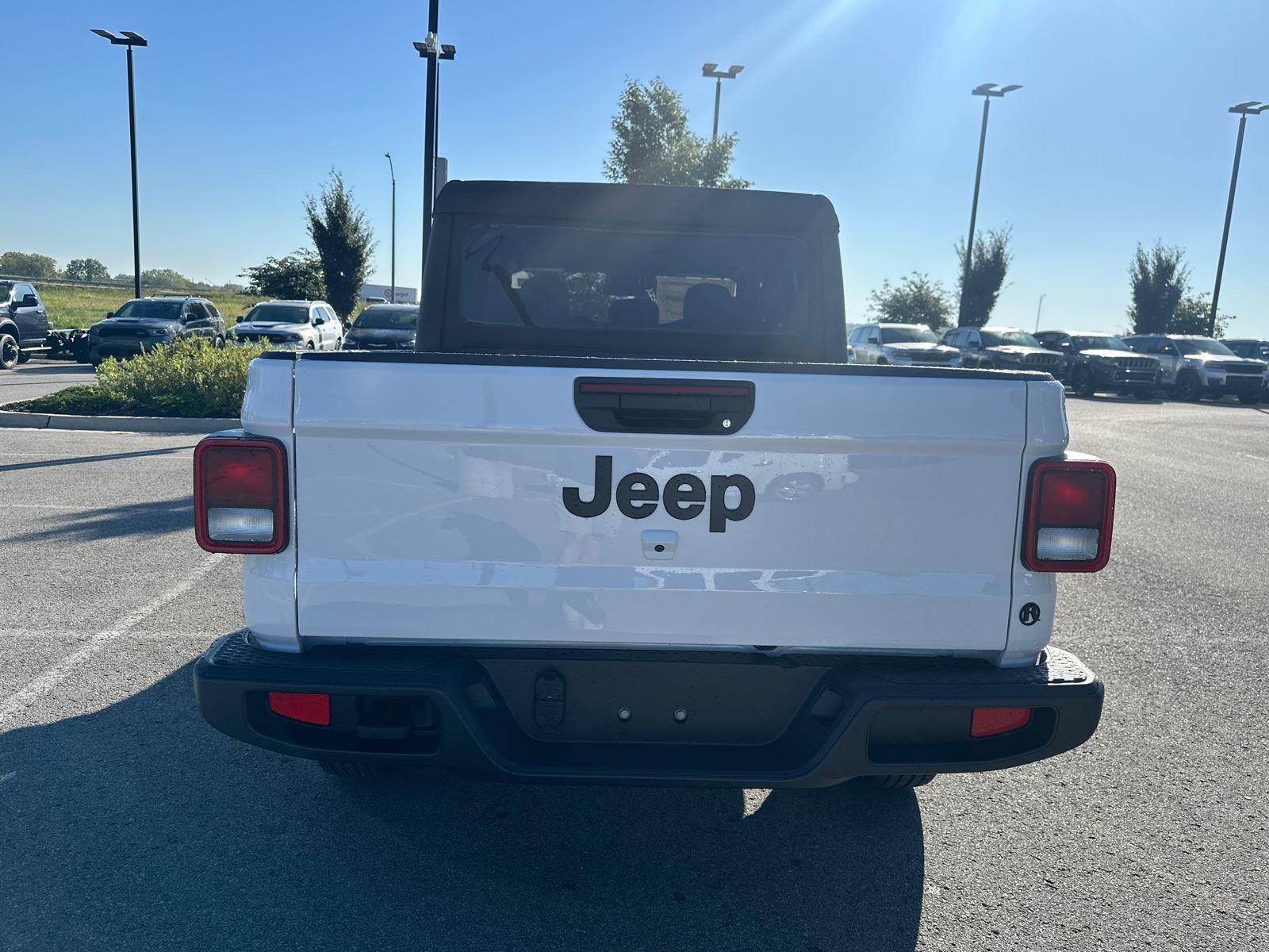2025 Jeep Gladiator Sport S photo 3