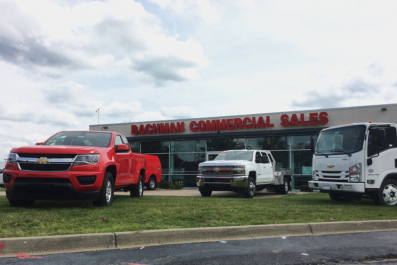 2023 Chevrolet Express 2500 Work Van Cargo photo 2