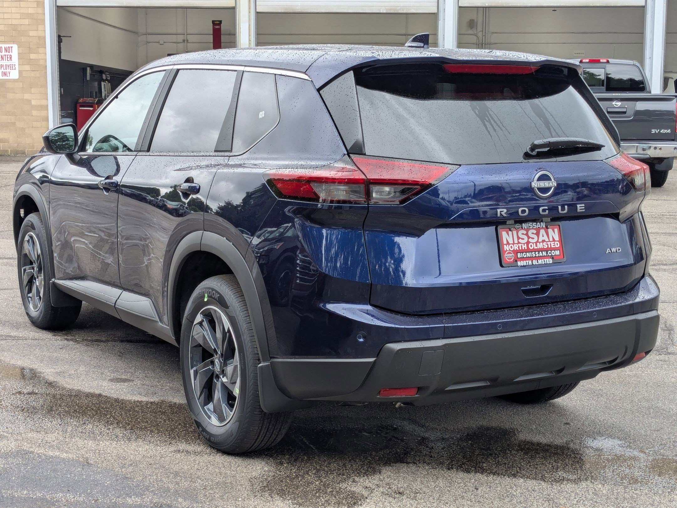 2026 Nissan Rogue SV photo 2