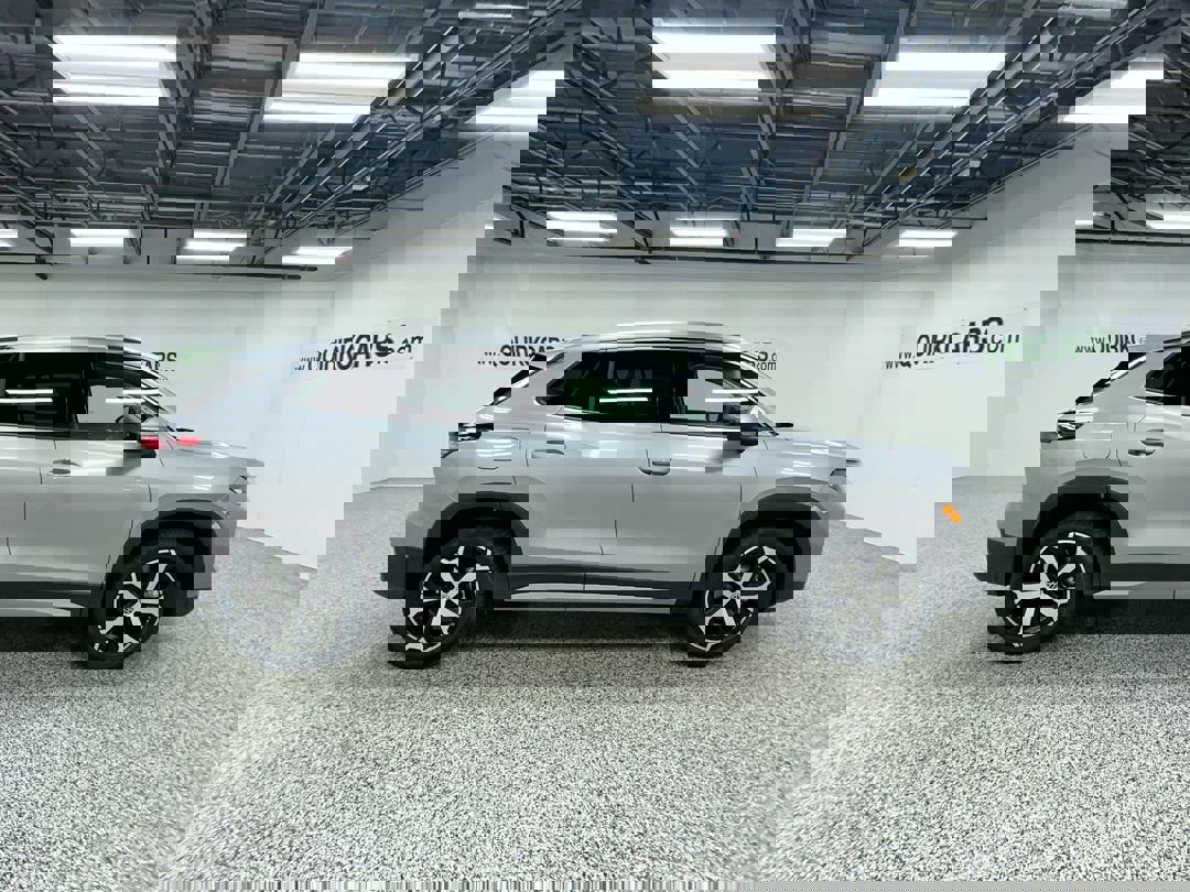 2025 Volkswagen Tiguan SE photo 2