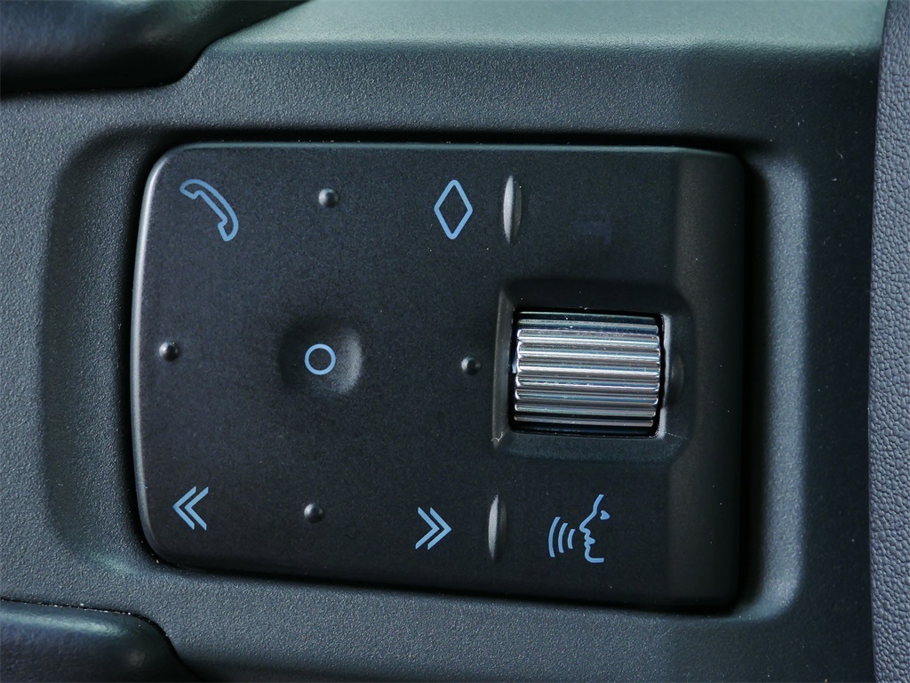 2023 Land Rover Defender 110 X-Dynamic SE photo 17