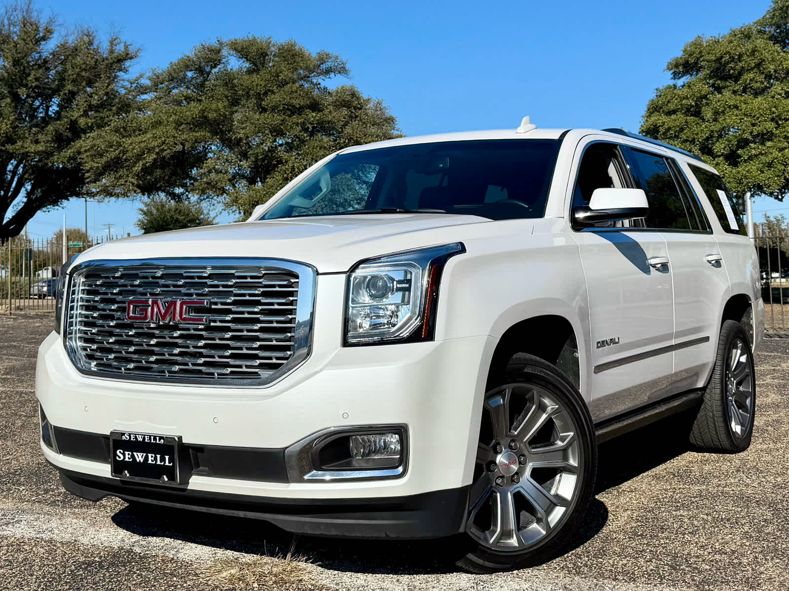 2019 GMC Yukon Denali's photo