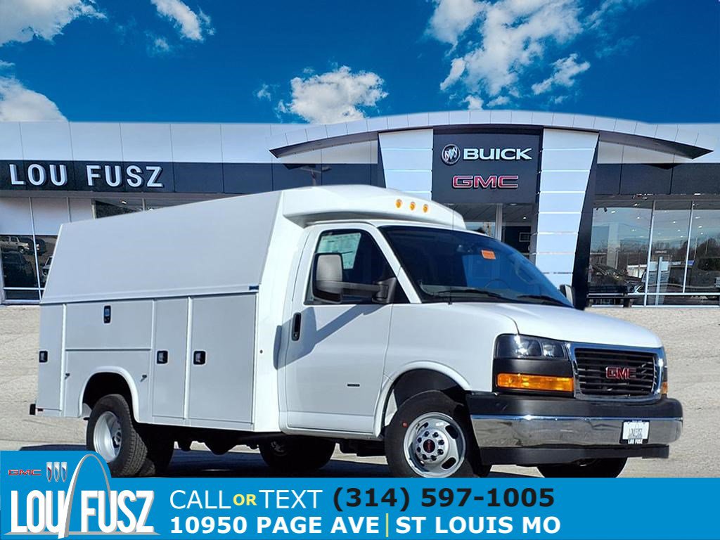2025 GMC Savana Cutaway Work Van's photo