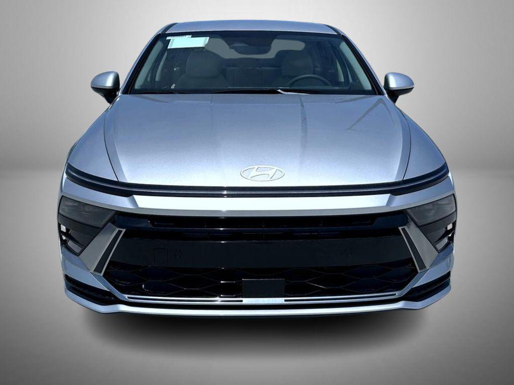 2025 Hyundai Sonata SEL photo 2