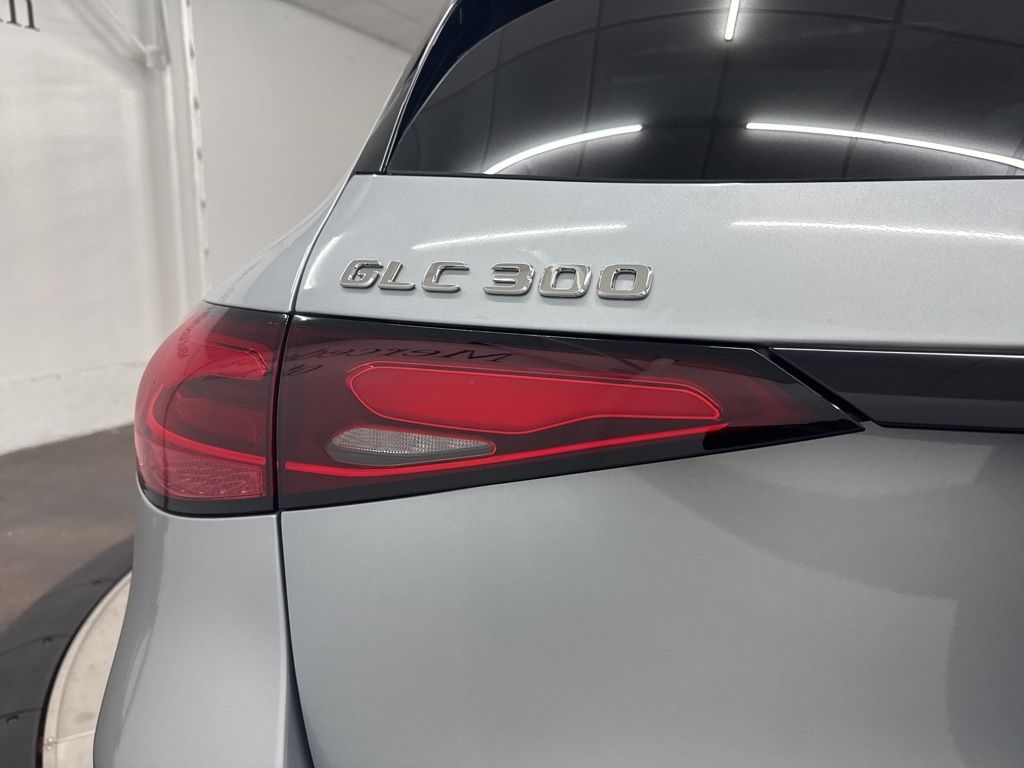2026 Mercedes Benz GLC 300 photo 7