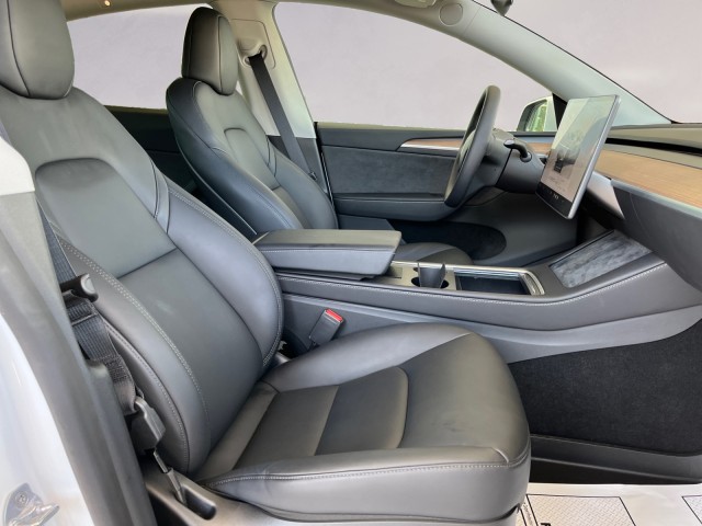 2025 Tesla Model Y Long Range photo 13