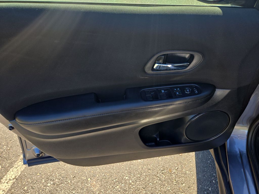 2018 Honda HR-V LX photo 10
