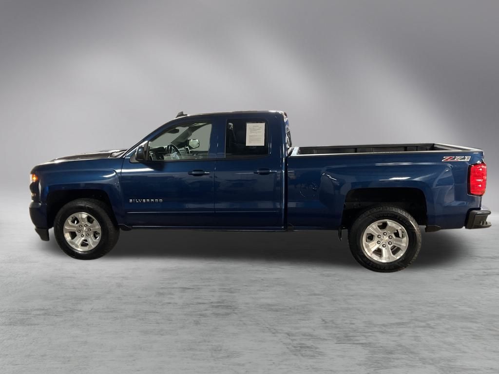 2017 Chevrolet Silverado 1500 LT photo 2
