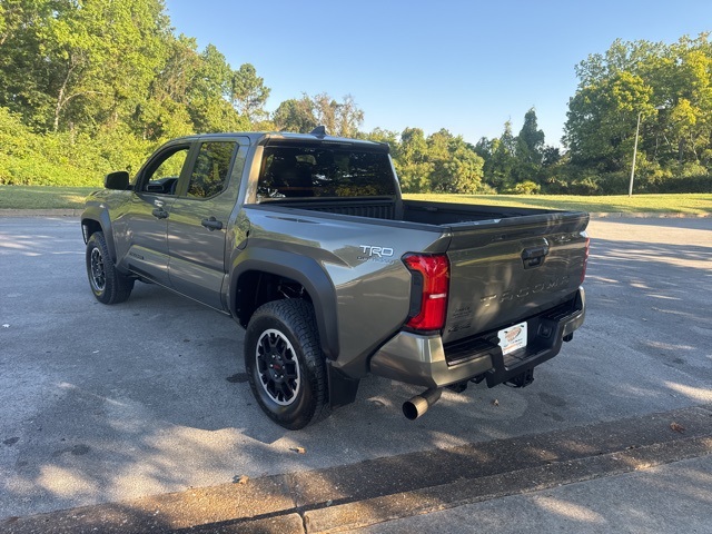 2024 Toyota Tacoma TRD Off-Road photo 5