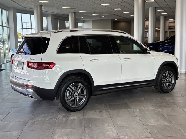 2026 Mercedes Benz GLB 250 4MATIC photo 3