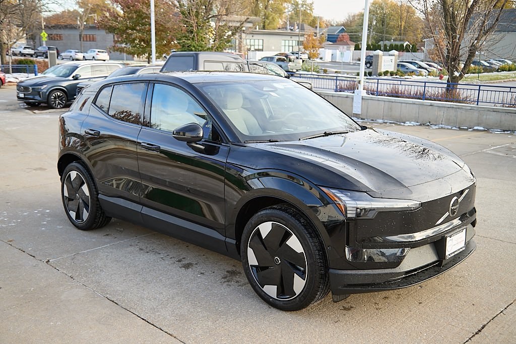 2025 VOLVO EX30 - Image 3