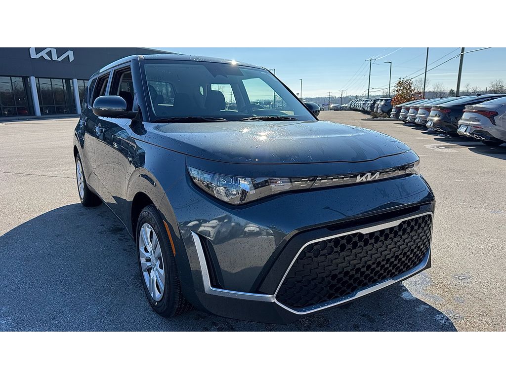 2025 Kia Soul LX's photo