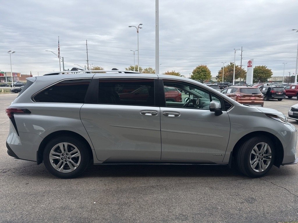 2021 Toyota Sienna Limited photo 4