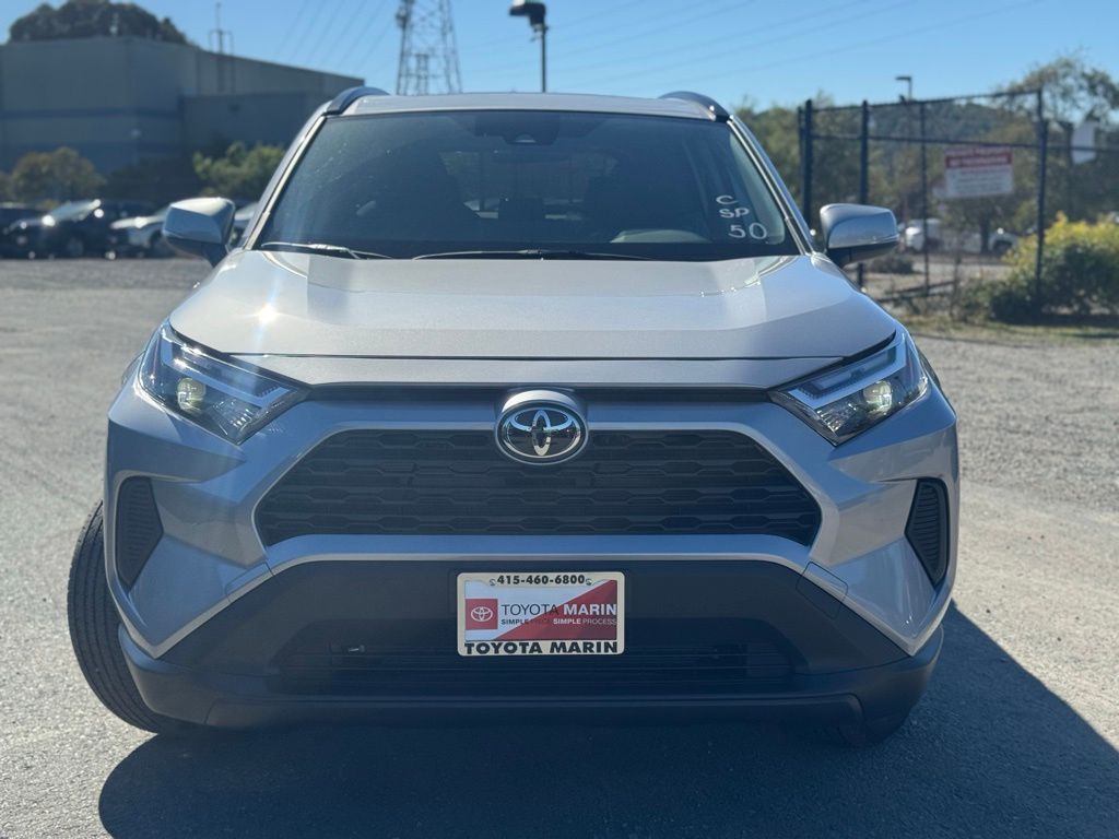 2025 Toyota RAV4 XLE photo 3