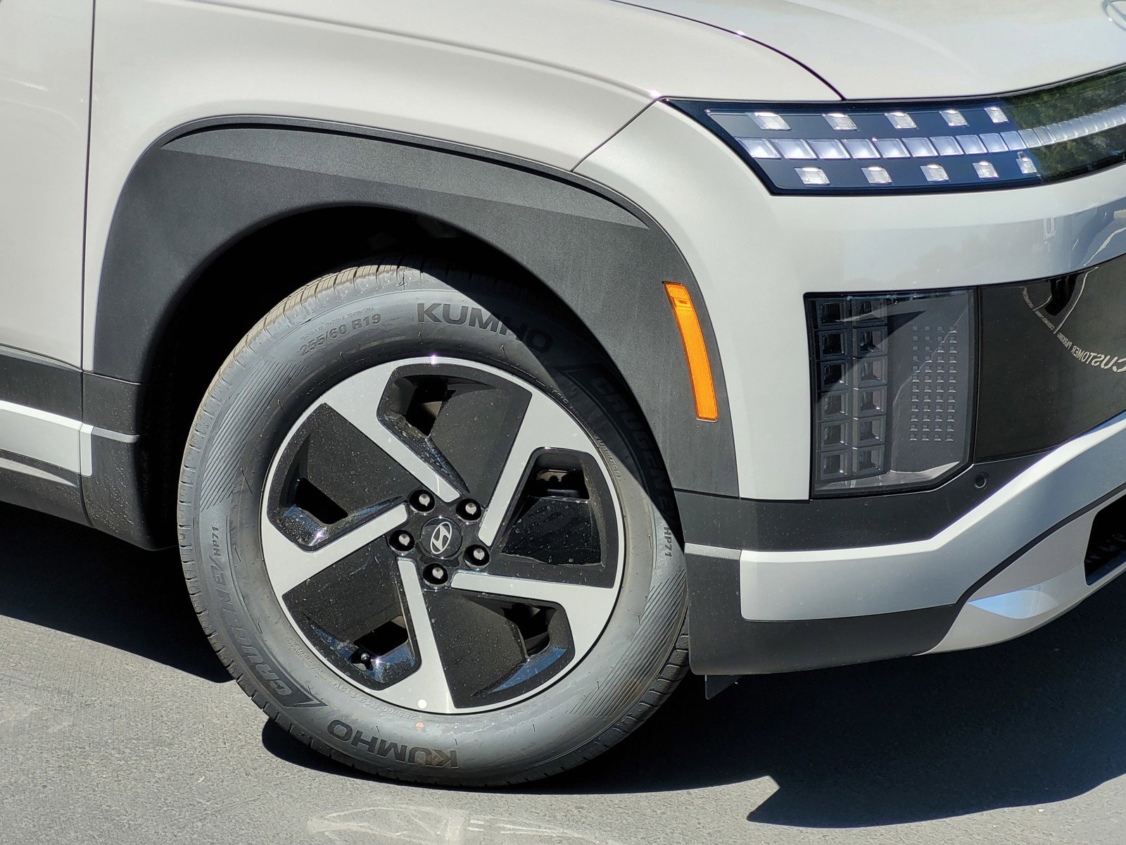 2026 Hyundai Ioniq SE photo 4