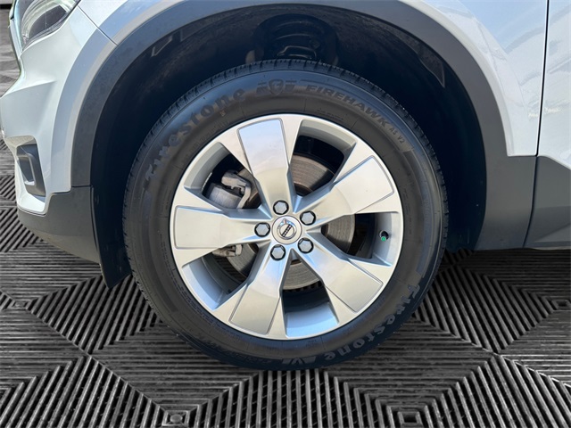 2022 Volvo XC40 Momentum T5 AWD photo 13