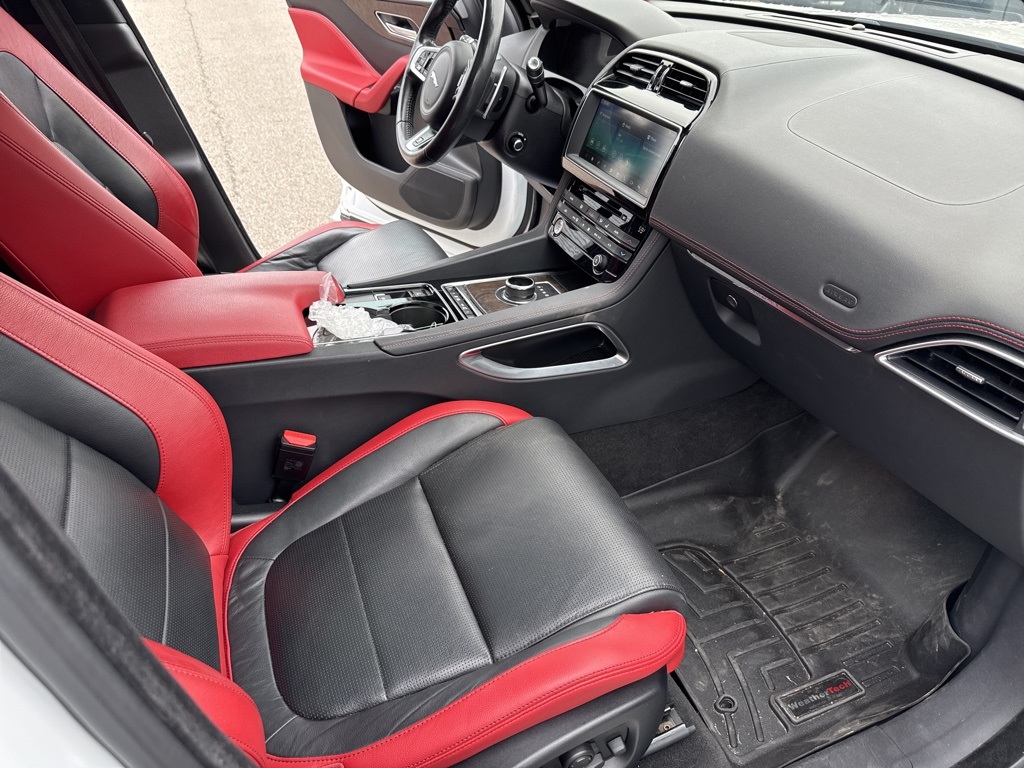 2017 Jaguar F-PACE S photo 21
