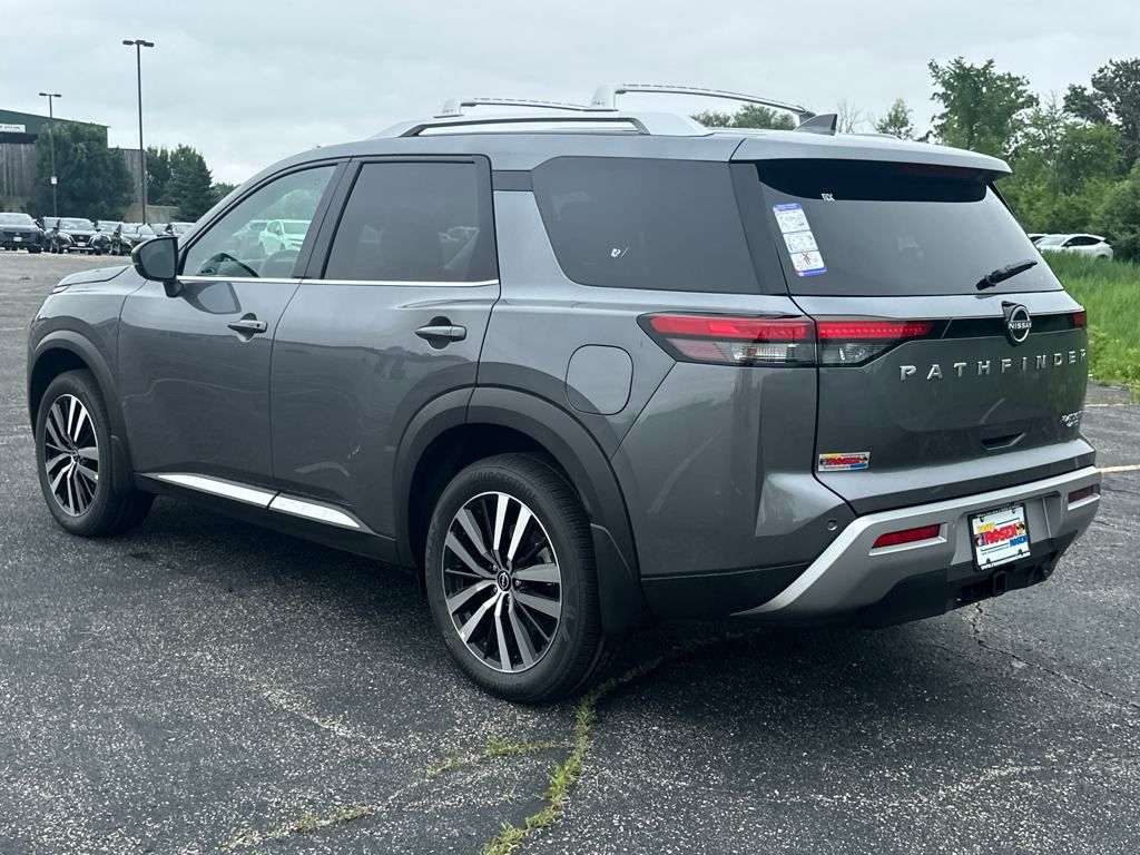 2025 Nissan Pathfinder Platinum photo 3