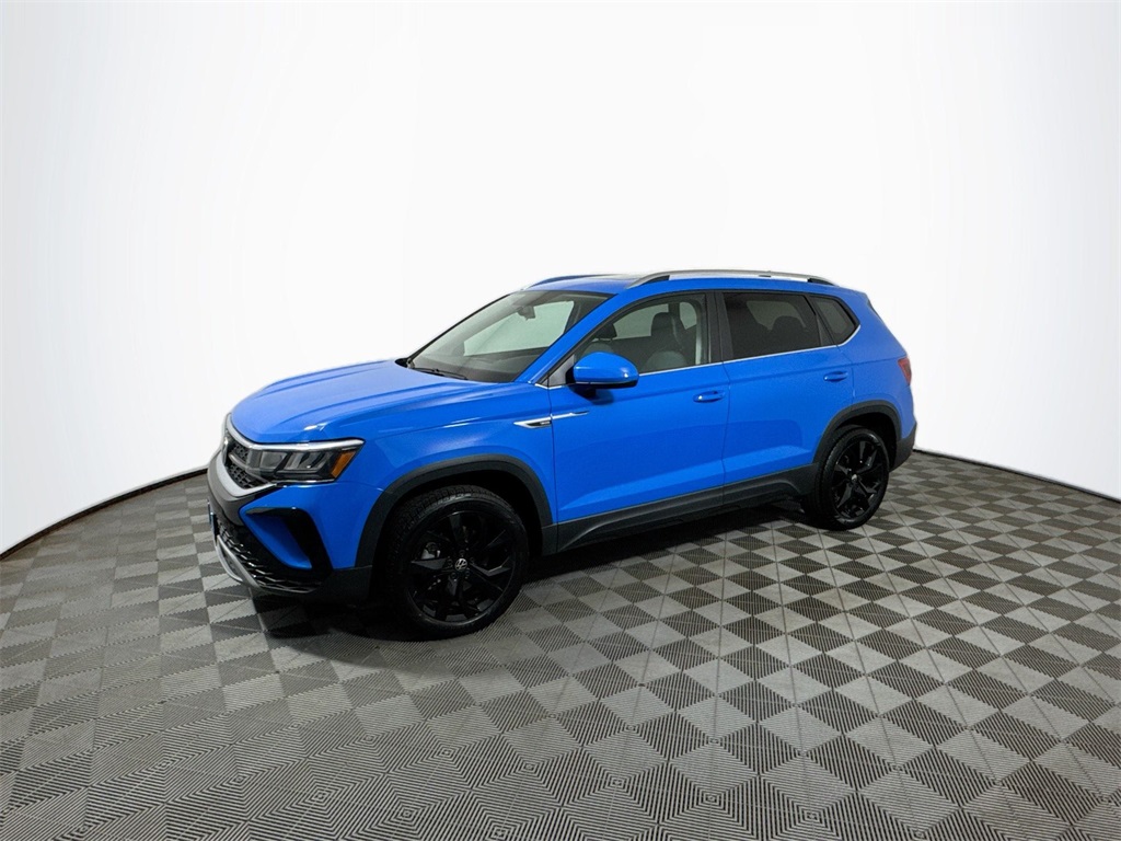 2022 Volkswagen Taos SE photo 2