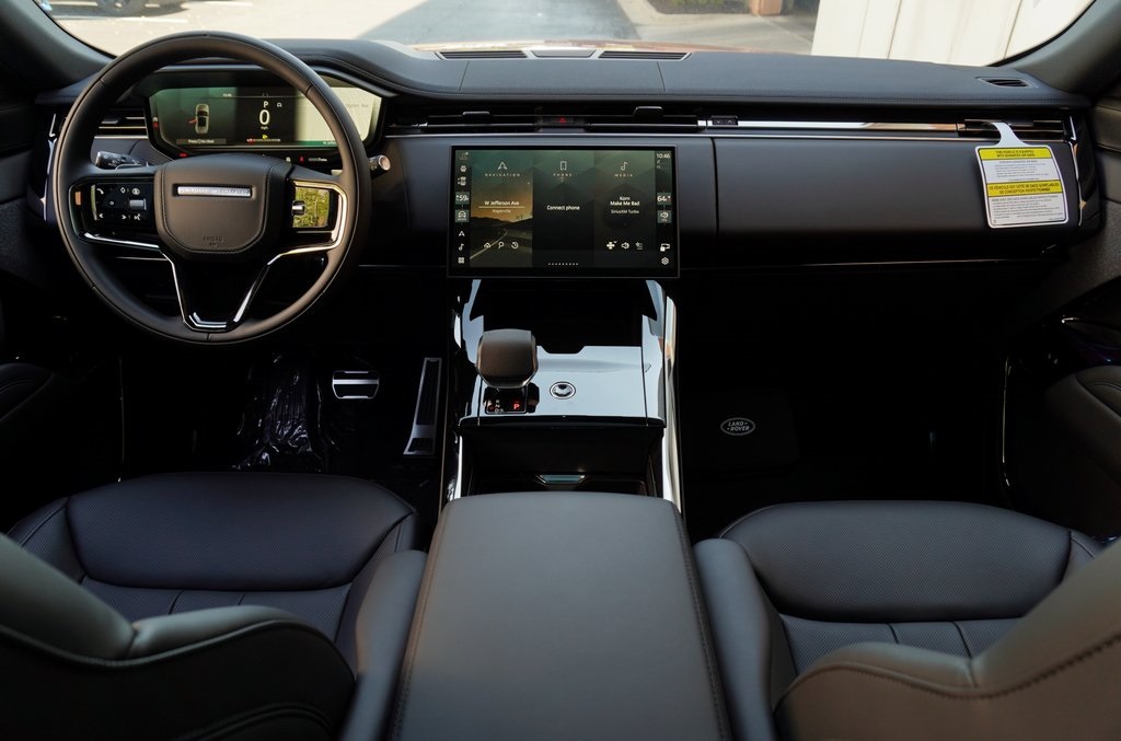 2025 Land Rover Range Rover Sport SE photo 8