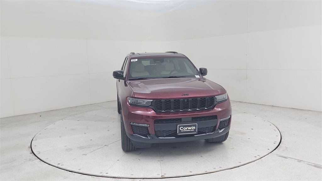 2025 Jeep Grand Cherokee Limited photo 2