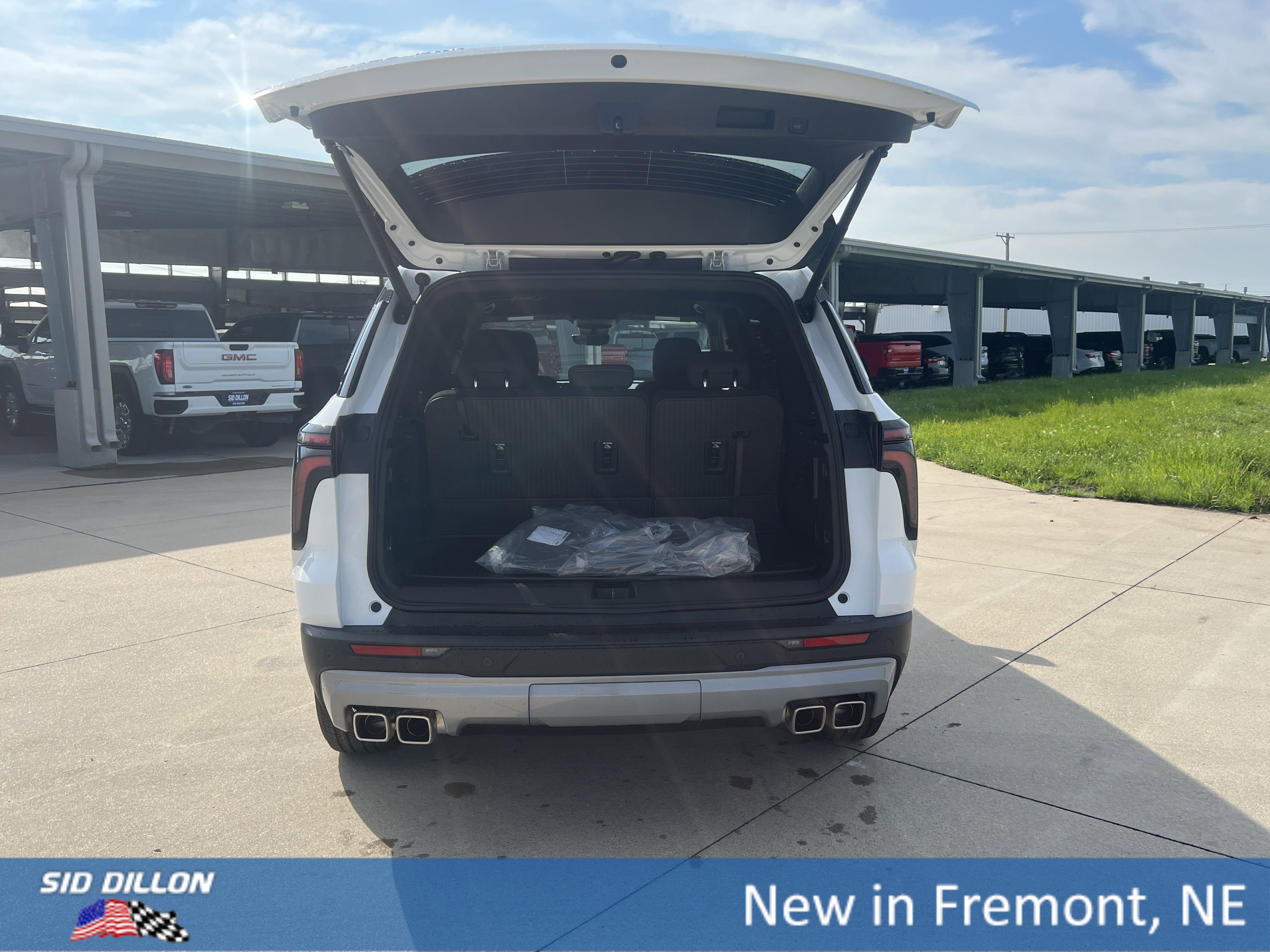 2026 Chevrolet Traverse photo 4