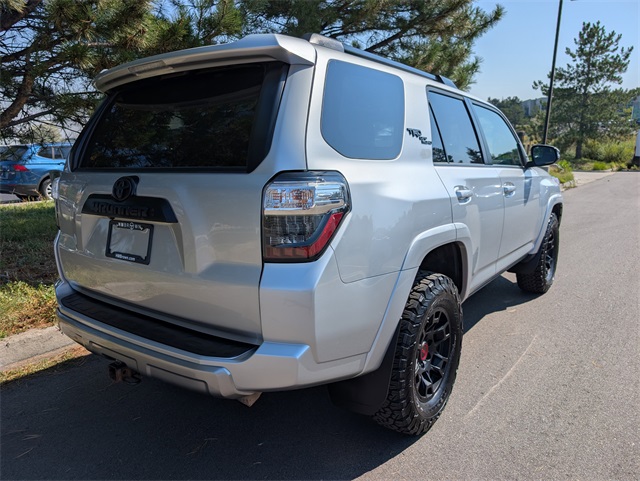 2022 Toyota 4Runner TRD Off-Road Premium photo 3