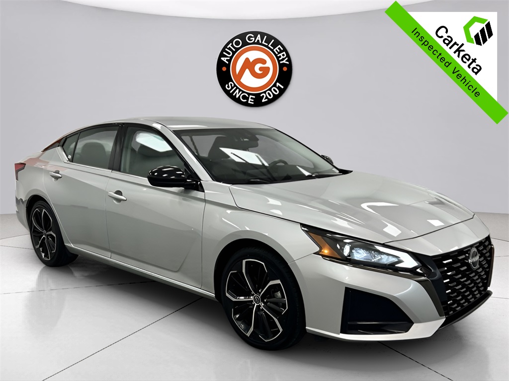 2023 Nissan Altima SR's photo