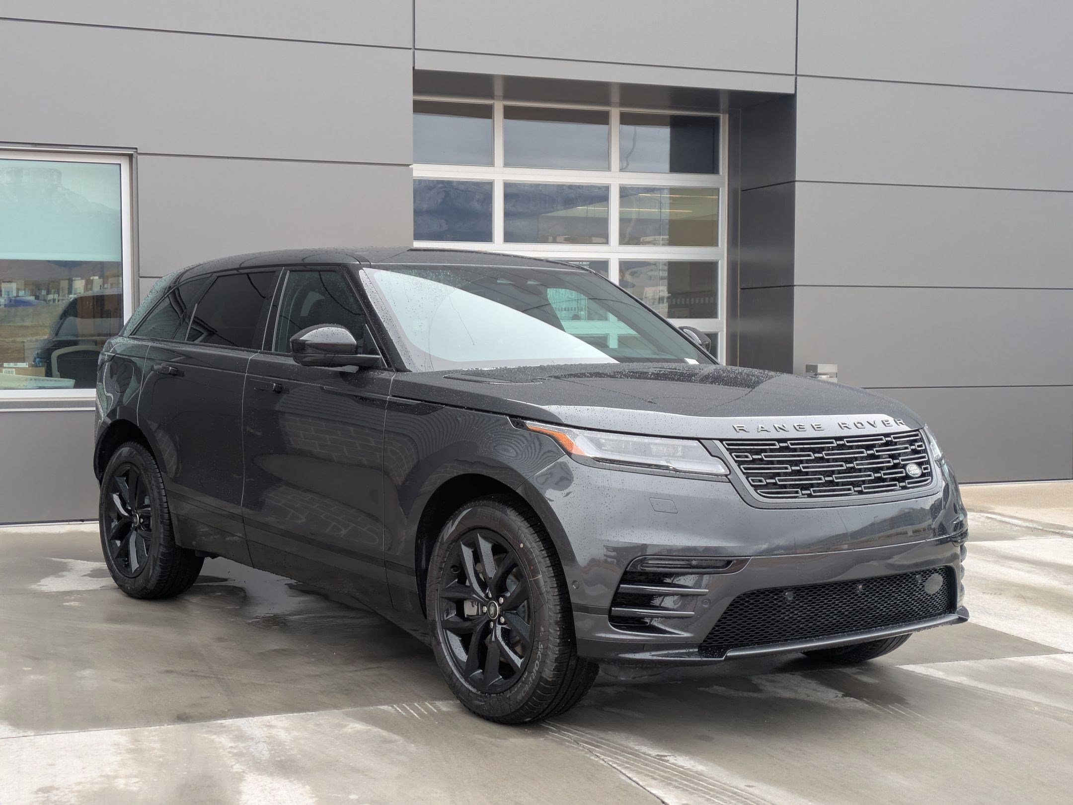 2026 Land Rover Range Rover Velar SE photo 3