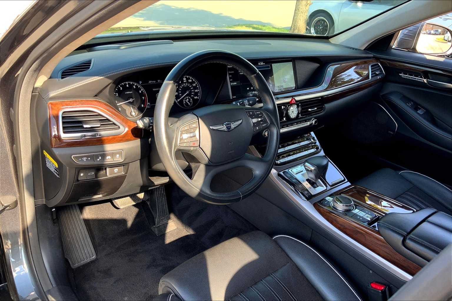 2019 Genesis G90 3.3T Premium photo 16