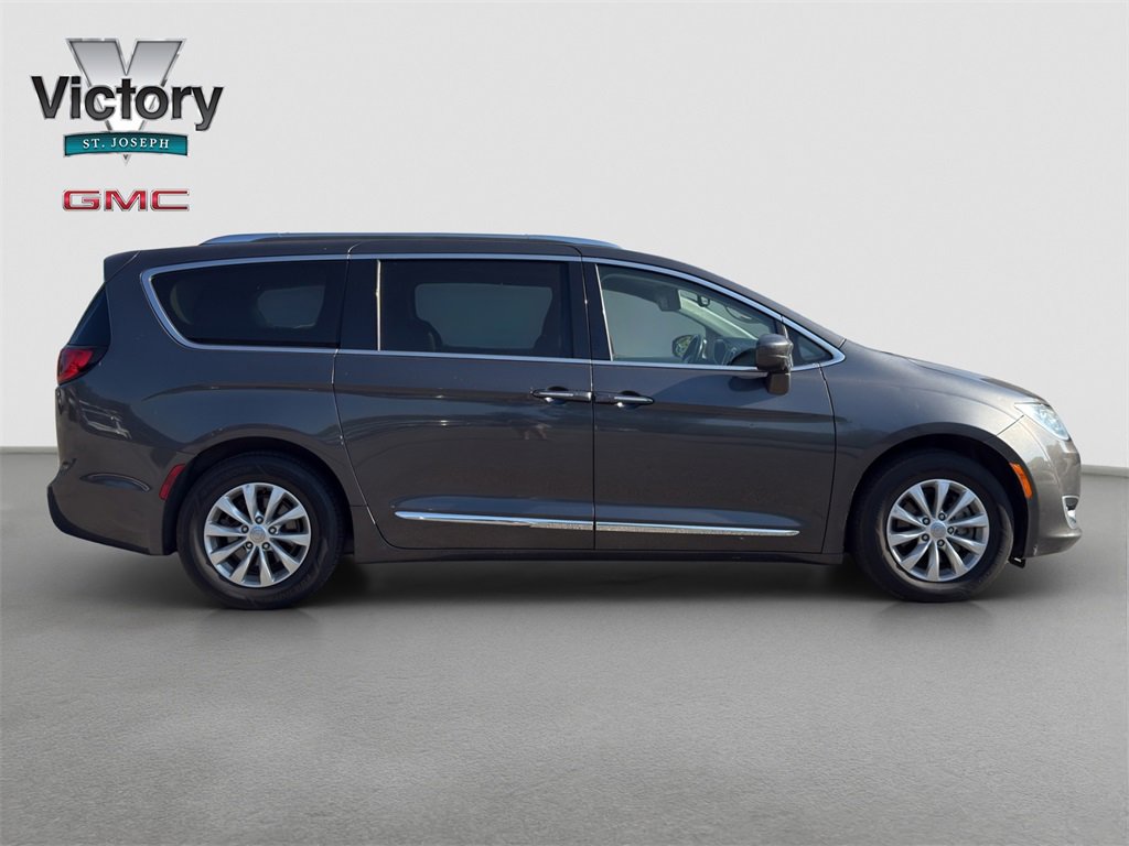 2019 Chrysler Pacifica Touring L photo 16