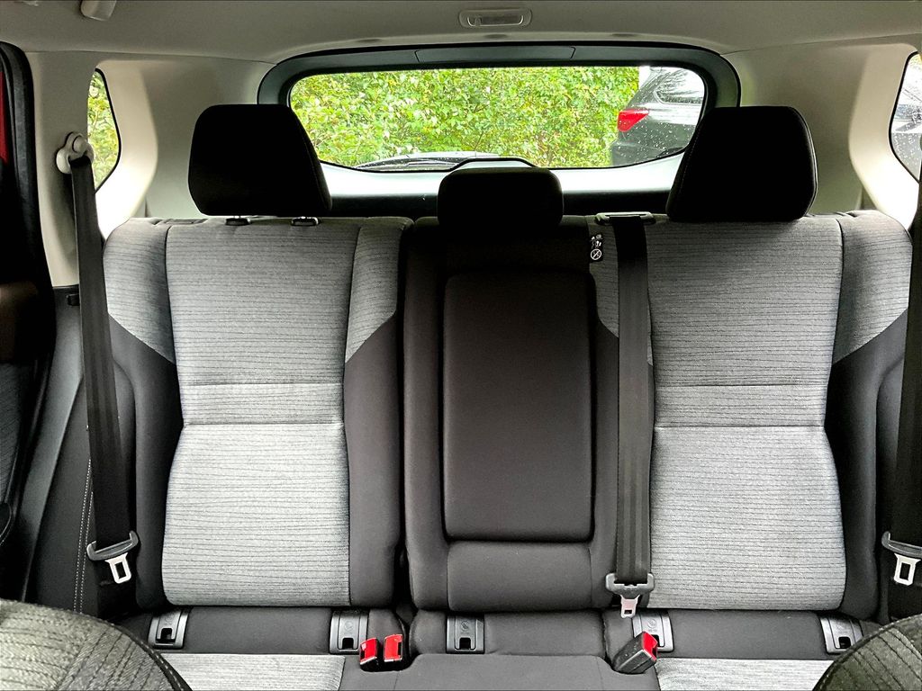 2021 Nissan Rogue SV photo 13