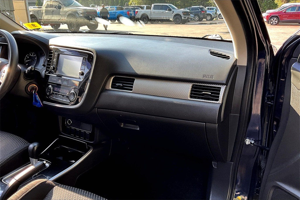 2018 Mitsubishi Outlander ES photo 13